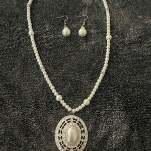 Beautiful Necklace & Earring Set